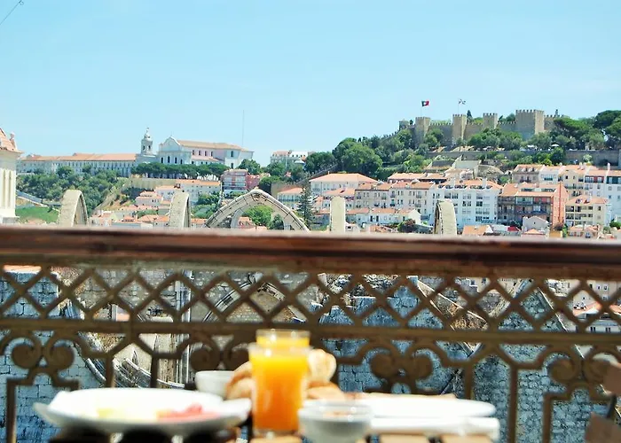 Feeling Chiado 15 4* Лиссабон